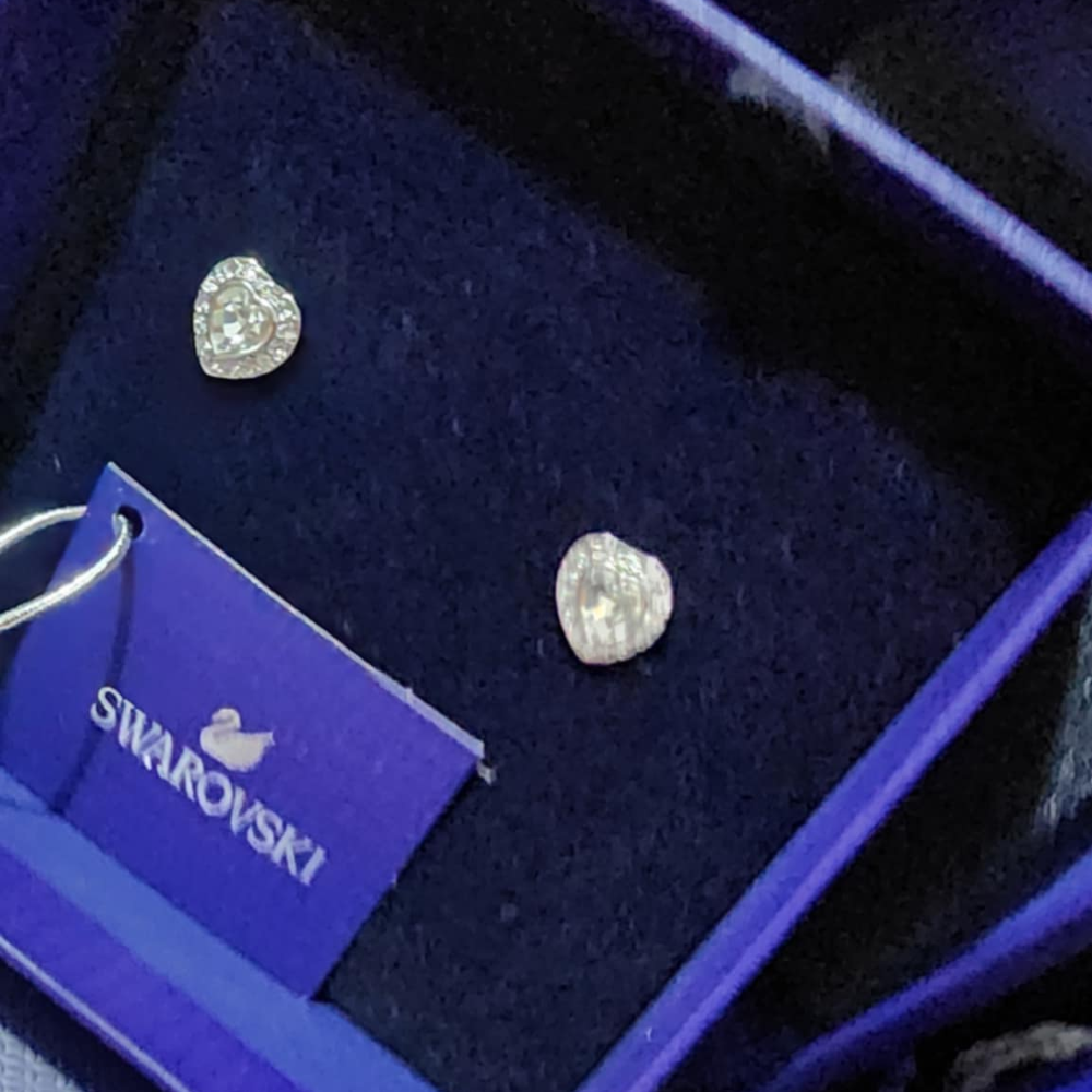 ARETES PENDIENTES CORAZON ARIANA GRANDE SWAROVSKI + KIT DE REGALO