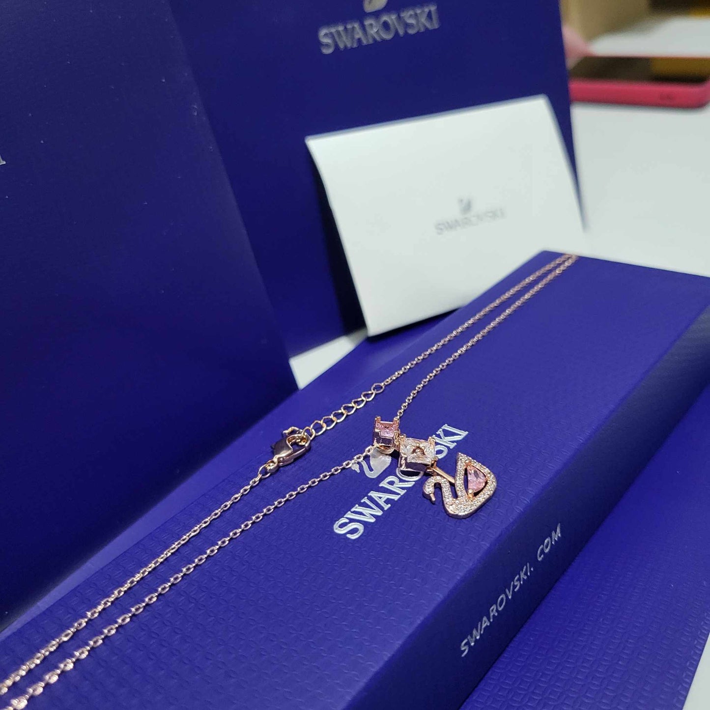 DAZZLING SWAN NECKLACE PINK RHODIUM + GIFT KIT