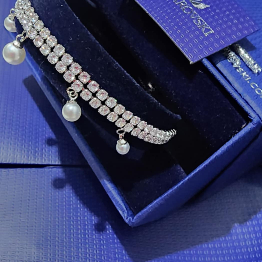 PULSERA BRAZALETE SWAROVSKI ARIANA GRANDE PERLA REDONDA DE CRISTAL + ACCESORIOS