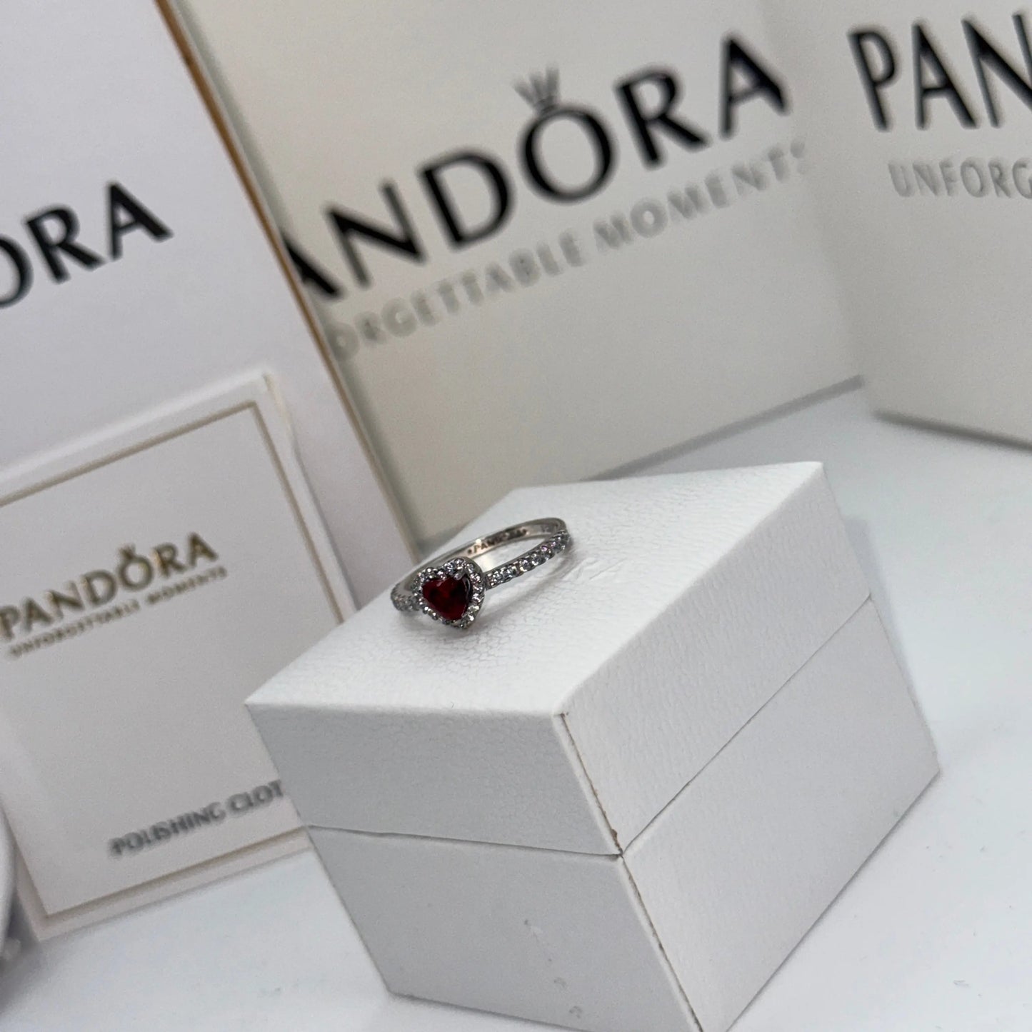 ANILLO PANDORA CORAZON ELEVADO ROJO + KIT DE REGALO ZOCALO ONLINE