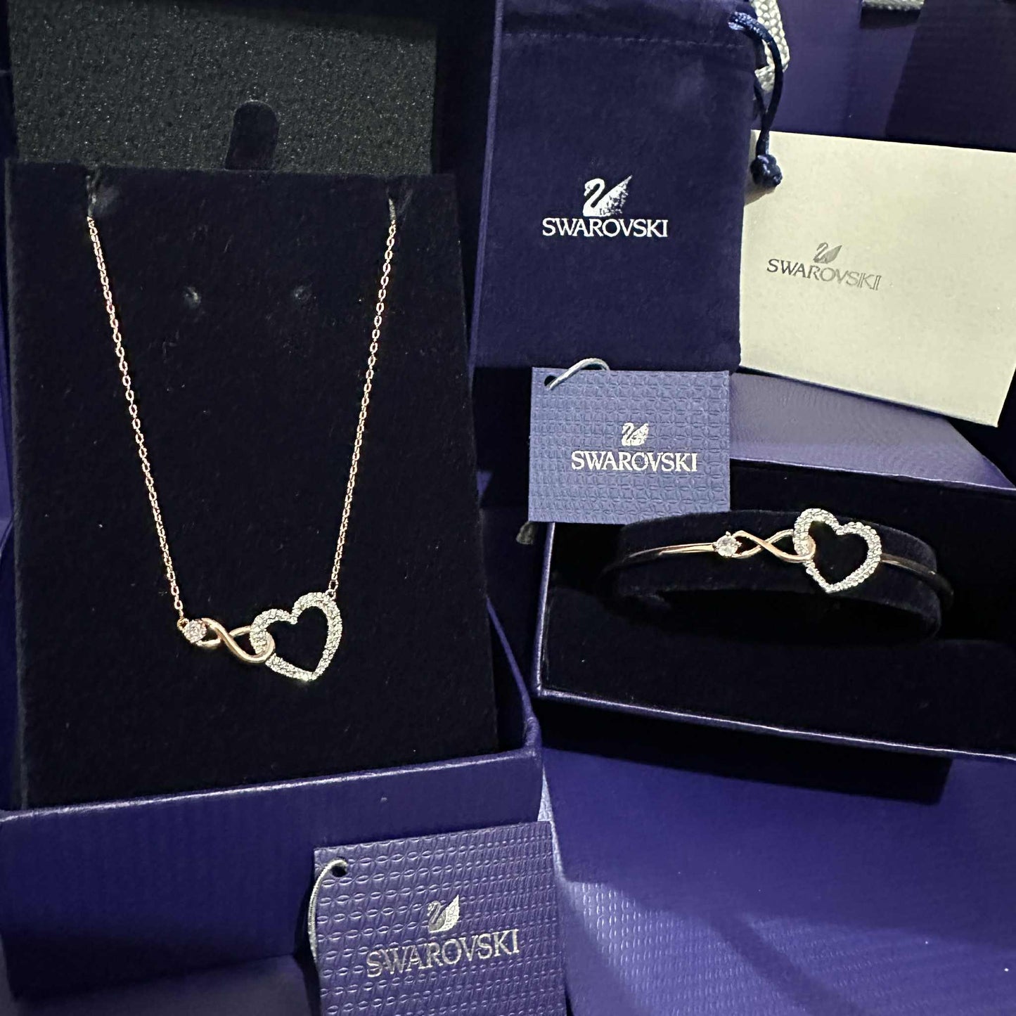 SET CONJUNTO COLLAR Y PULSERA CORAZON INFINITO SWAROVSKI ORO ROSA
