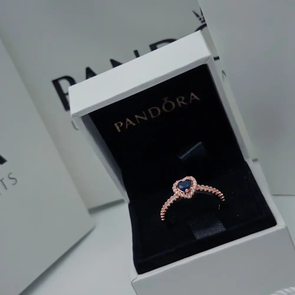 ANILLO DESLUMBRANTE PROMESA CORAZÓN AZUL PANDORA ROSE GOLD ZOCALO ONLINE