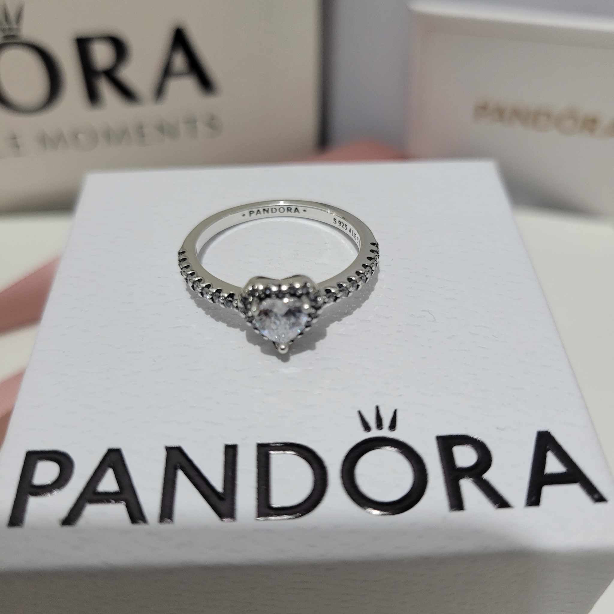 ANILLO PROMESA PANDORA CORAZON ELEVADO + KIT DE REGALO