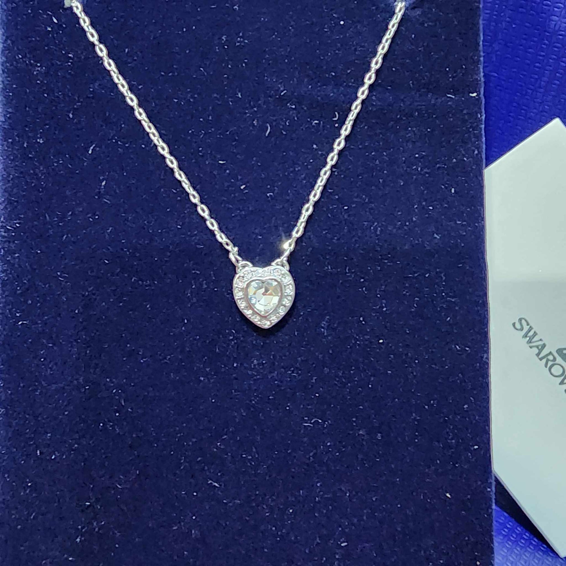 SWAROVSKI ARIANA GRANDE WHITE HEART NECKLACE GIFT KIT – ZOCALO