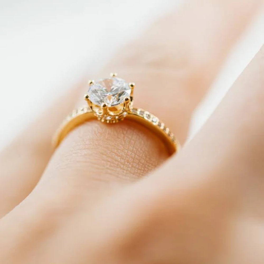 ANILLO COMPROMISO PANDORA DORADO CORONA TRANSPARENTE + KIT DE REGALO