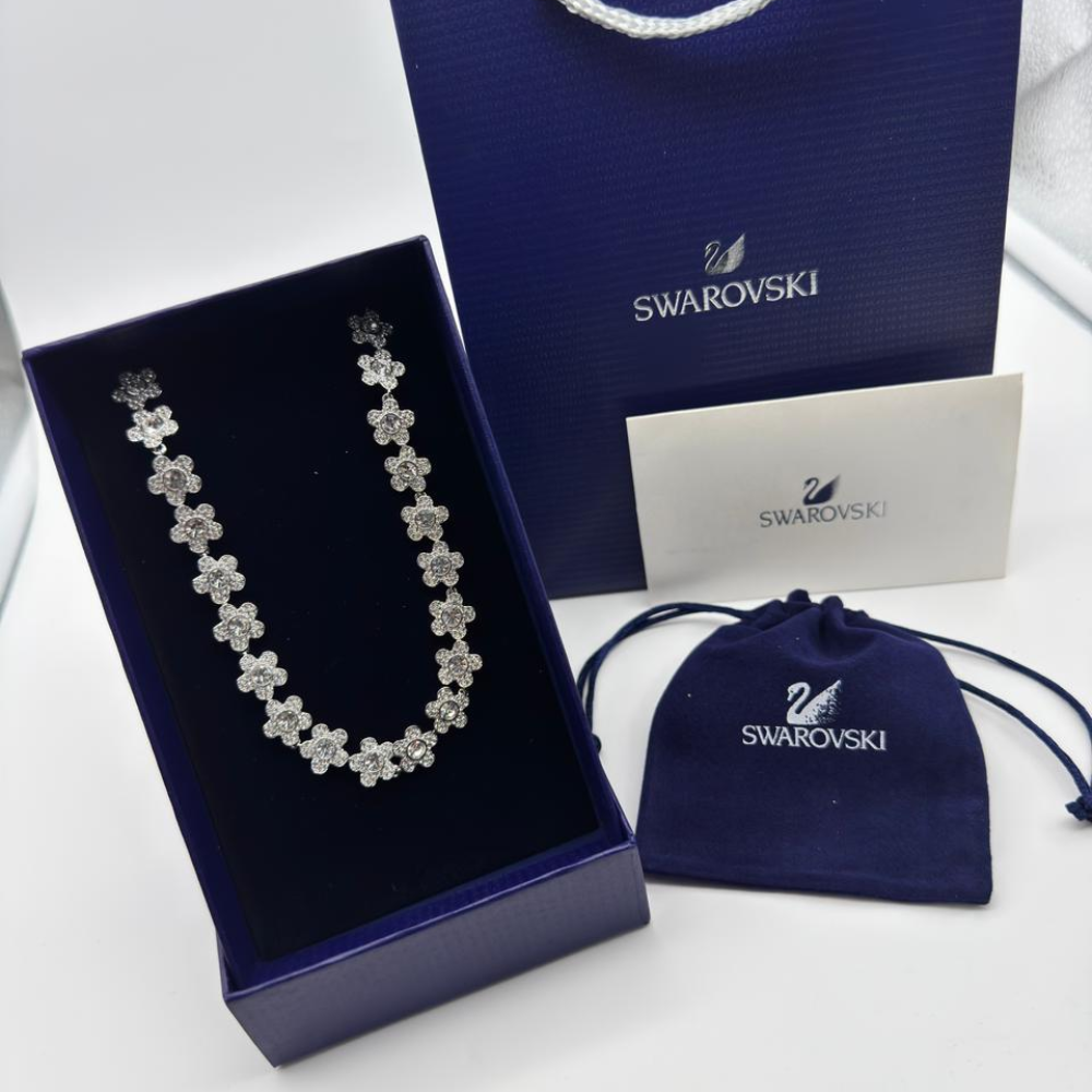 COLLAR SWAROVSKI FLORES BLANCAS ARIANA GRANDE + KIT DE REGALO ZOCALO ONLINE
