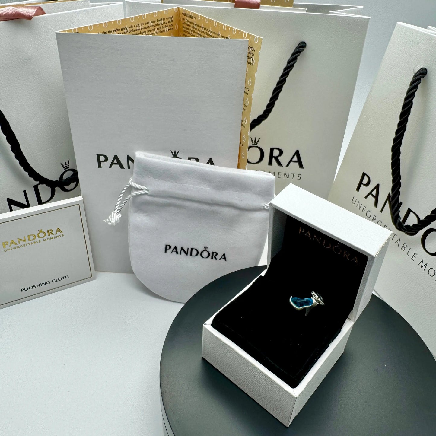 CHARM COLGANTE PANDORA ZAPATILLA CENICIENTA DISNEY AZUL PLATA .925 ZOCALO ONLINE