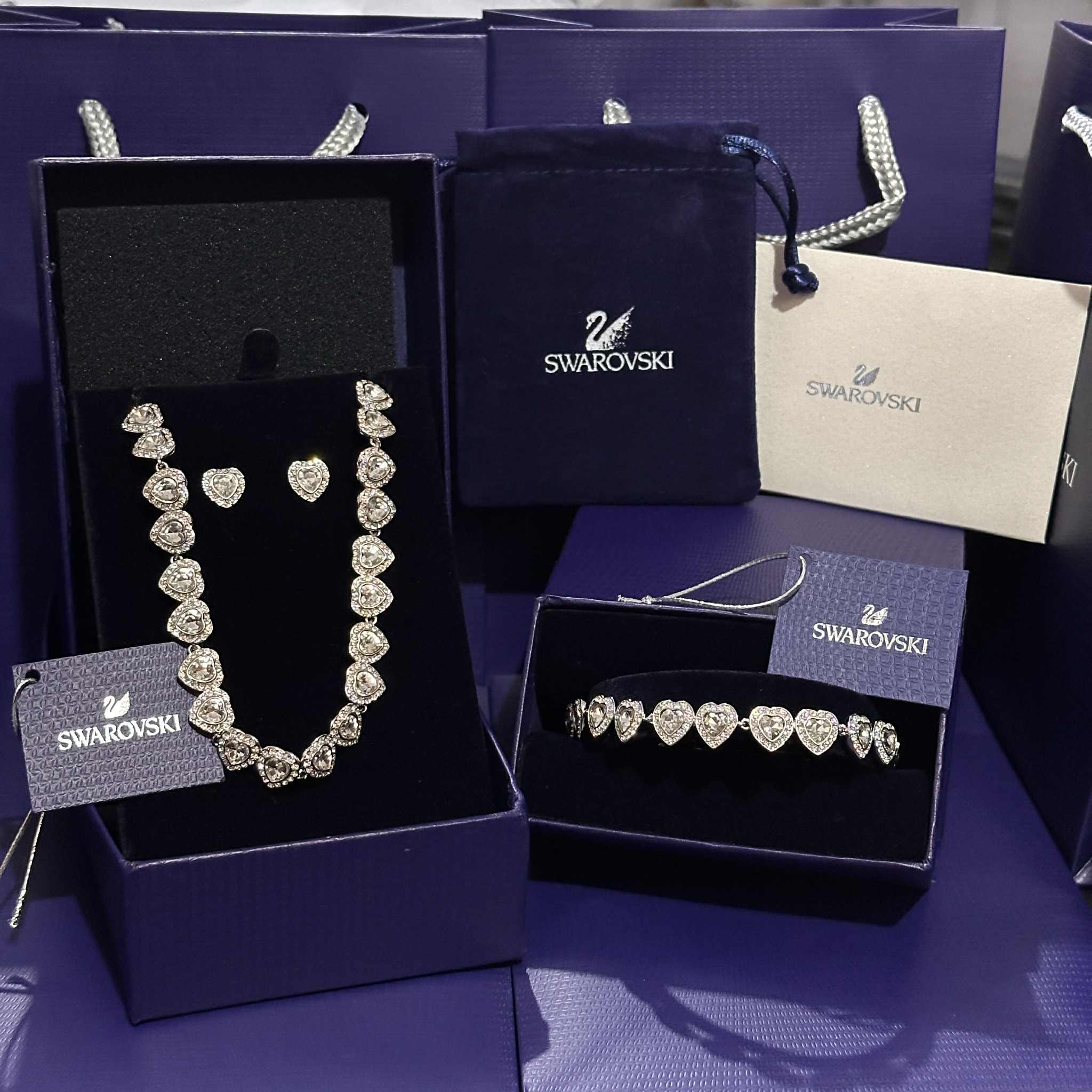 SET CONJUNTO COLLAR + PULSERA + ARETES SWAROVSKI ARIANA GRANDE CORAZONES