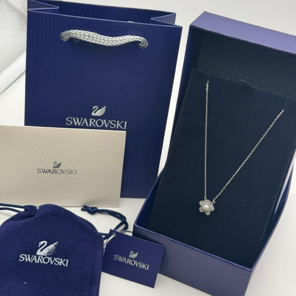 COLLAR SWAROVSKI ARIANA GRANDE FLOR BLANCA + KIT DE REGALO ZOCALO ONLINE